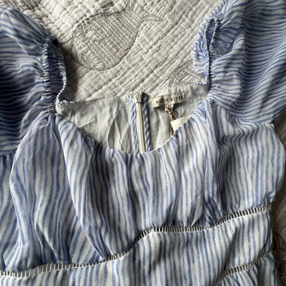 Moon River boho cottage-core smock midi dress with puff sleeves - Picture 2 of 5